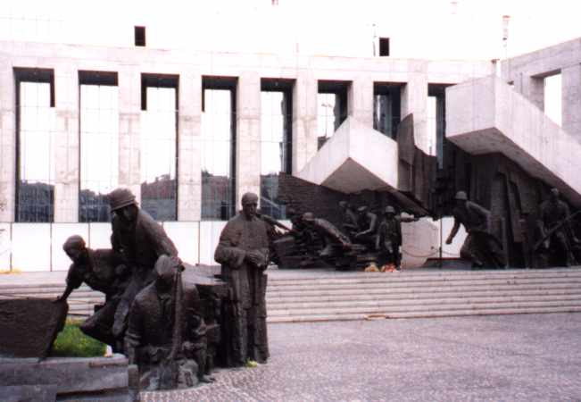 Warsaw Jewish Memorial.jpg (27365 bytes)